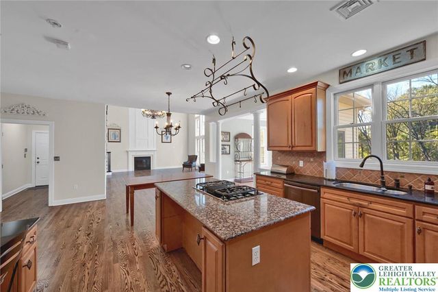 6718 Overlook Court, Upper Macungie Twp, PA 18106