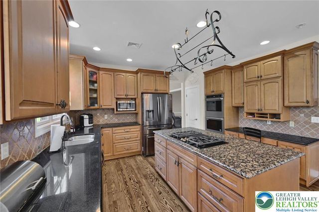 6718 Overlook Court, Upper Macungie Twp, PA 18106