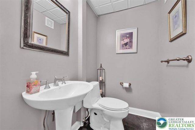 6718 Overlook Court, Upper Macungie Twp, PA 18106