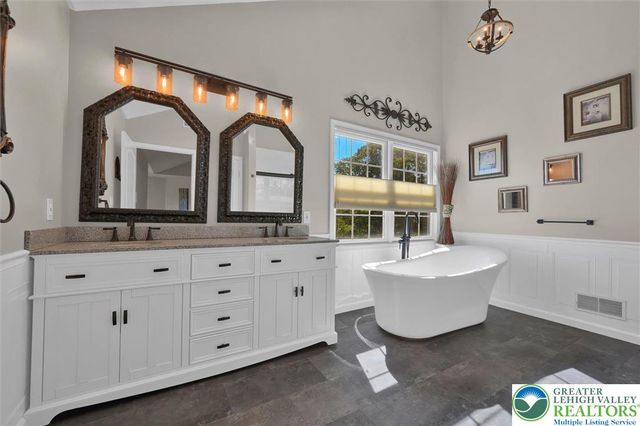 6718 Overlook Court, Upper Macungie Twp, PA 18106