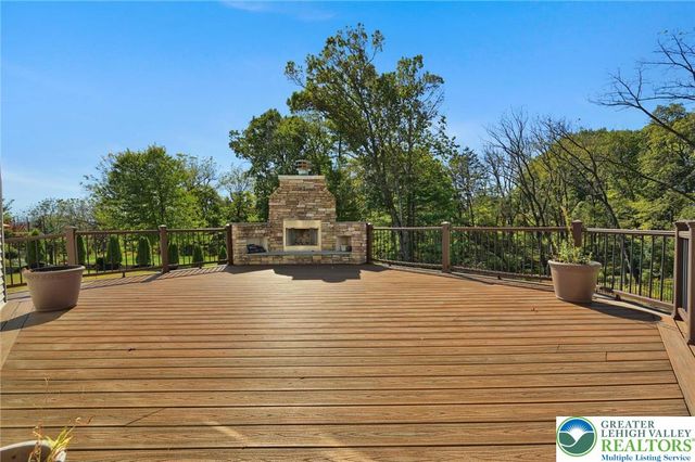 6718 Overlook Court, Upper Macungie Twp, PA 18106