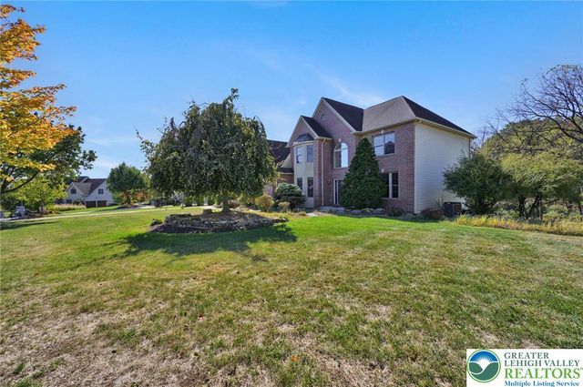 6718 Overlook Court, Upper Macungie Twp, PA 18106