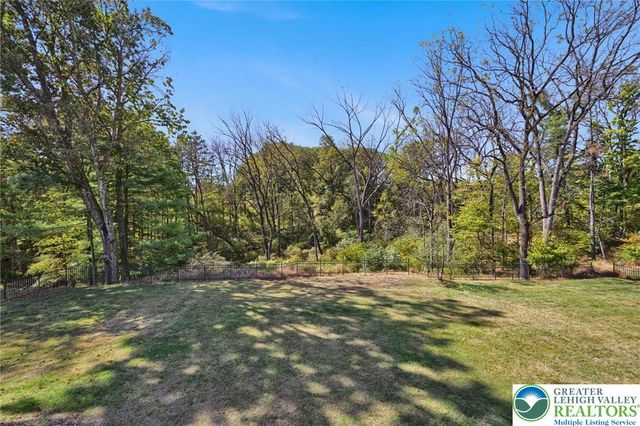 6718 Overlook Court, Upper Macungie Twp, PA 18106