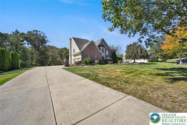 6718 Overlook Court, Upper Macungie Twp, PA 18106