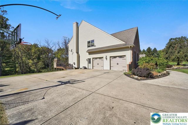 6718 Overlook Court, Upper Macungie Twp, PA 18106