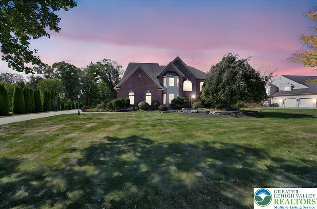 6718 Overlook Court, Upper Macungie Twp, PA 18106