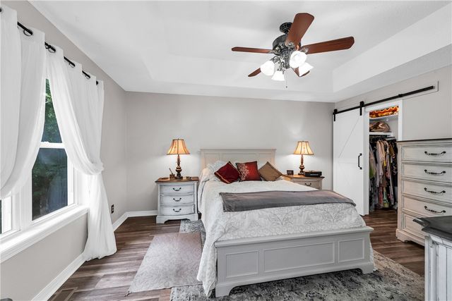 2 Saint Neots Lane, Bella Vista, AR 72714