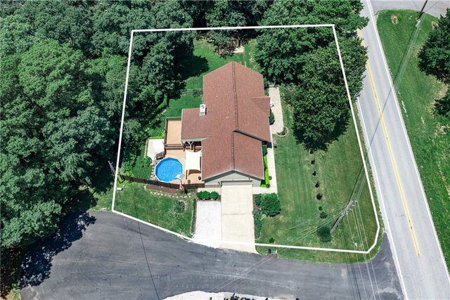 2 Saint Neots Lane, Bella Vista, AR 72714