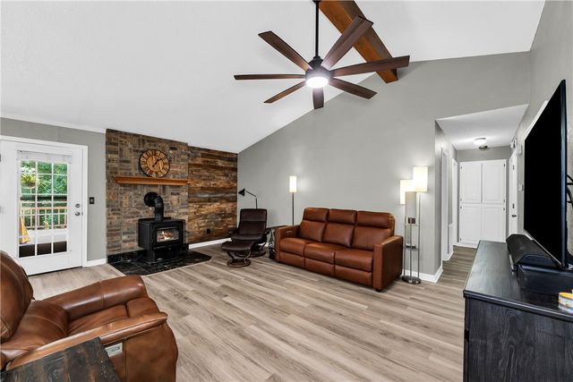 2 Saint Neots Lane, Bella Vista, AR 72714