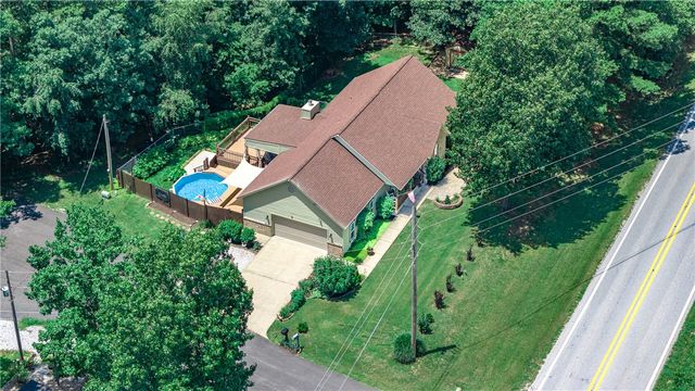 2 Saint Neots Lane, Bella Vista, AR 72714