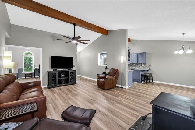 2 Saint Neots Lane, Bella Vista, AR 72714