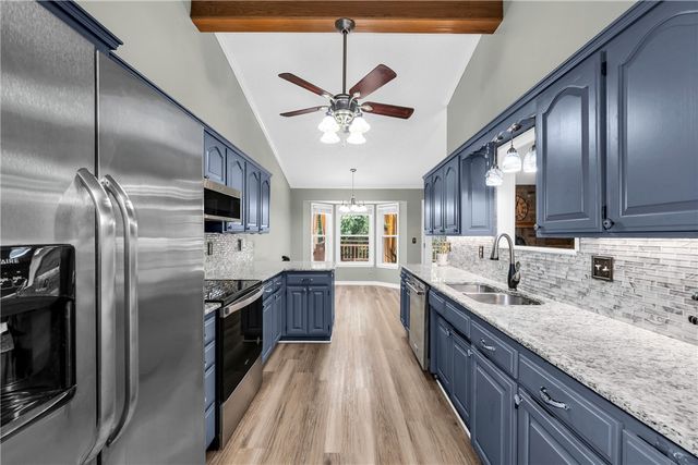 2 Saint Neots Lane, Bella Vista, AR 72714