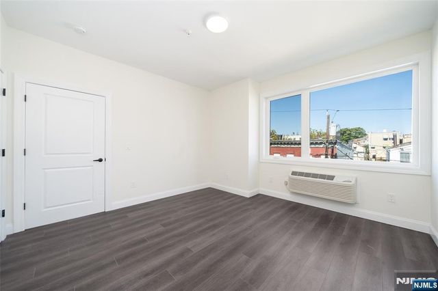 517 7th Street 2C, Union City, NJ 07087