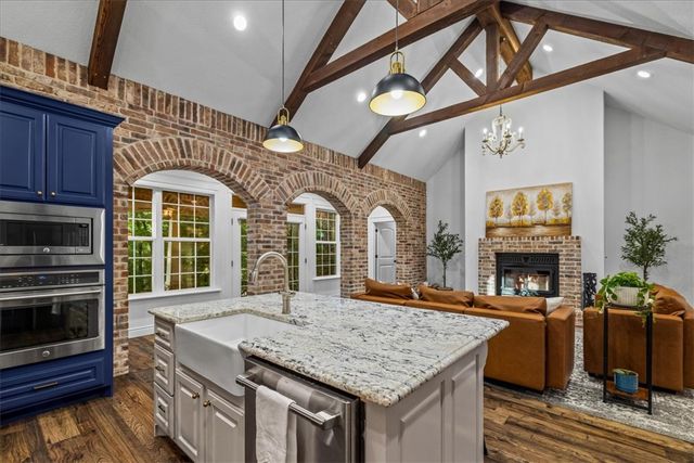 2 Hill Lane, Bella Vista, AR 72714