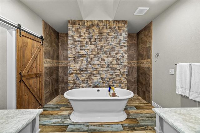 2 Hill Lane, Bella Vista, AR 72714
