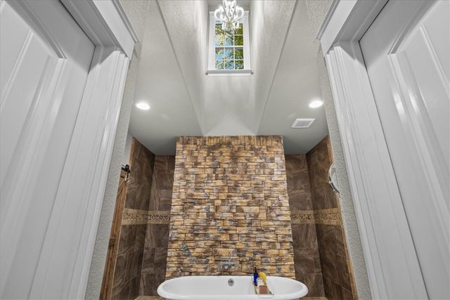2 Hill Lane, Bella Vista, AR 72714