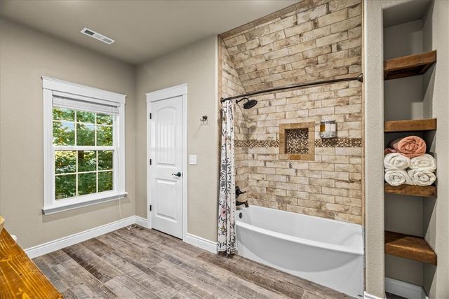 2 Hill Lane, Bella Vista, AR 72714