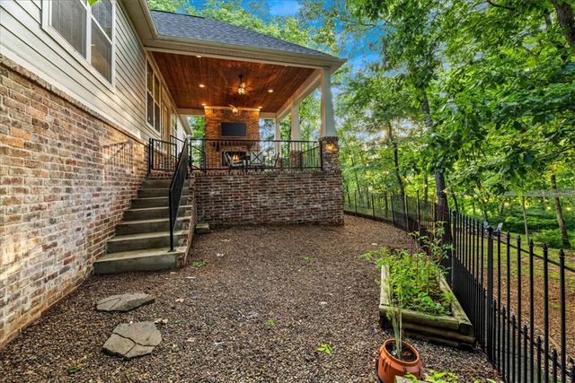 2 Hill Lane, Bella Vista, AR 72714