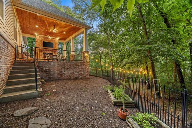2 Hill Lane, Bella Vista, AR 72714