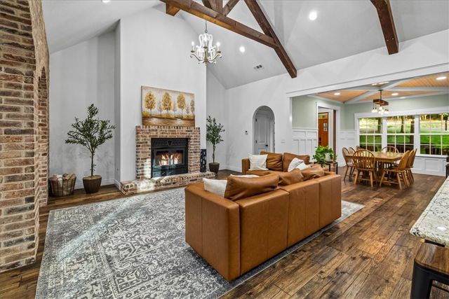 2 Hill Lane, Bella Vista, AR 72714