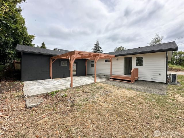 1743 SE Crawford Road, Port Orchard, WA 98366