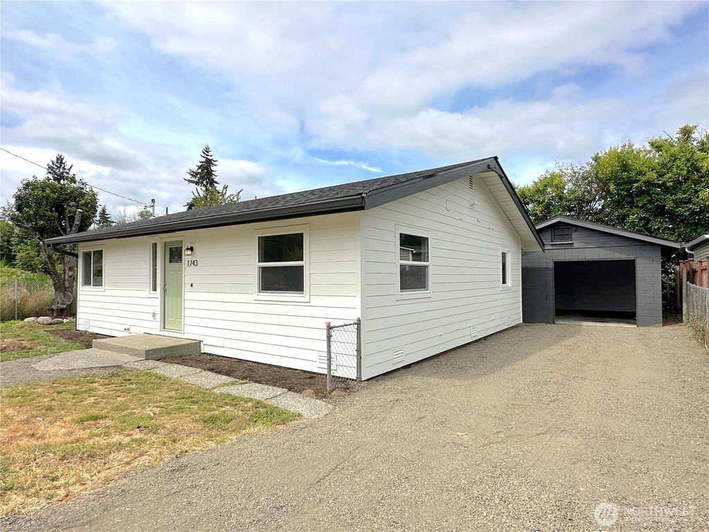 1743 SE Crawford Road, Port Orchard, WA 98366