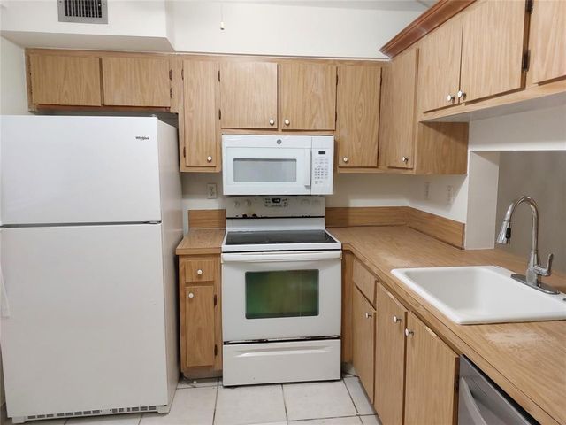 409 Gardens Dr 104, Pompano Beach, FL 33069