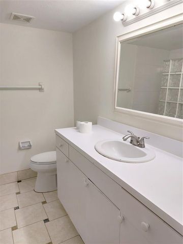 409 Gardens Dr 104, Pompano Beach, FL 33069