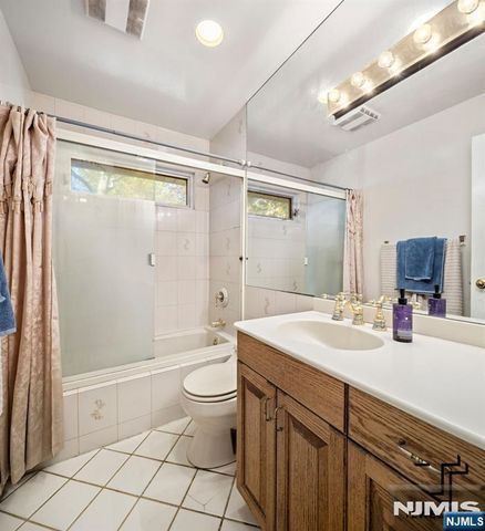 60 Otoole Street, Westwood, NJ 07675