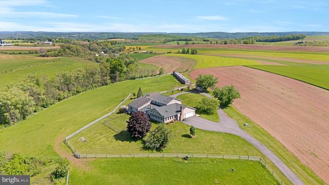 1105 RED HILL RD, Port Trevorton, PA 17864