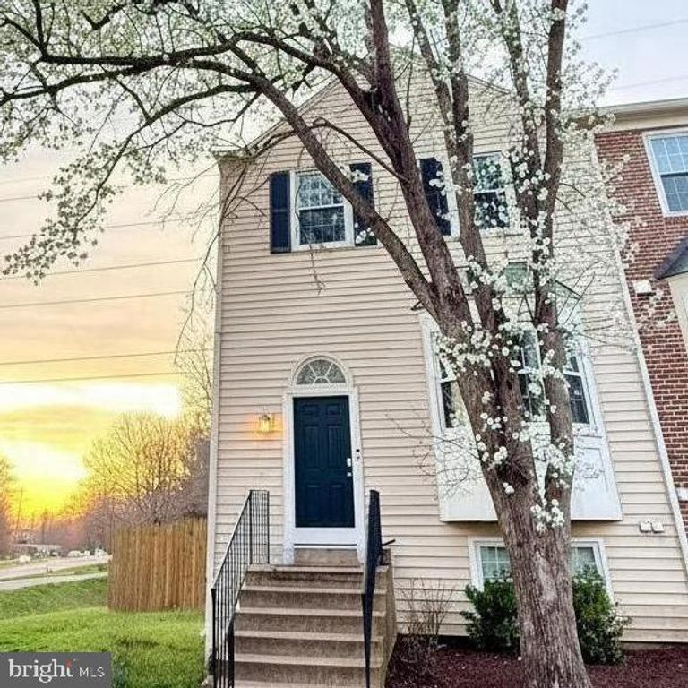 12346 FIELD LARK CT, Fairfax, VA 22033