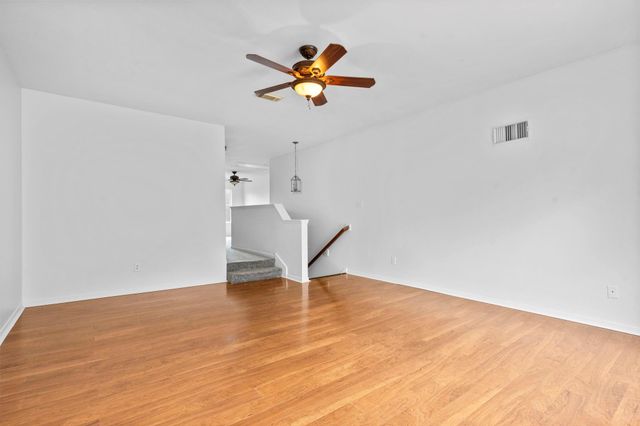 6914 Grants Hollow Ln, Richmond, TX 77407