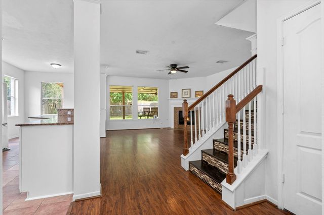 6914 Grants Hollow Ln, Richmond, TX 77407