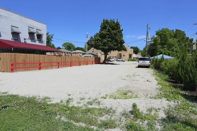 88 W BECHER STREET, West Allis, WI 53227