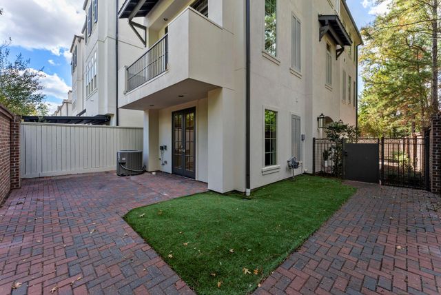 130 Gateway Park Place, The Woodlands, TX 77380