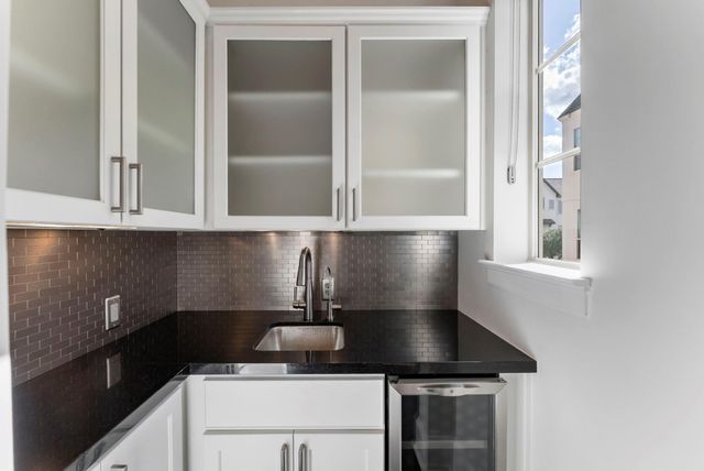 130 Gateway Park Place, The Woodlands, TX 77380