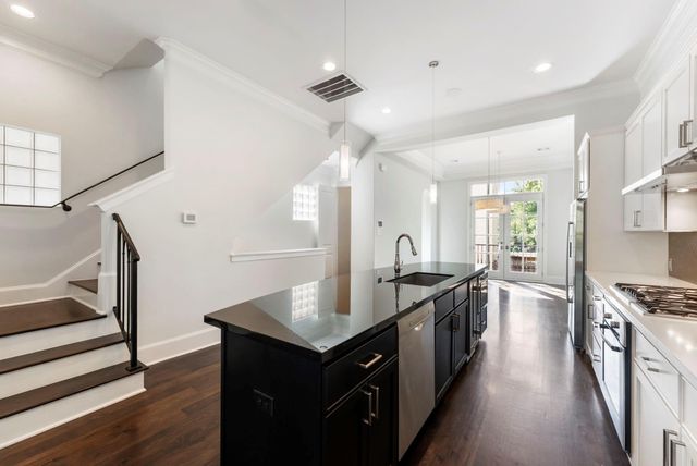 130 Gateway Park Place, The Woodlands, TX 77380