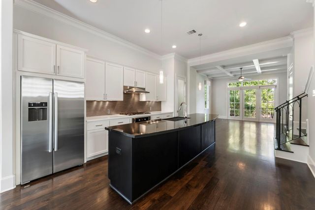 130 Gateway Park Place, The Woodlands, TX 77380