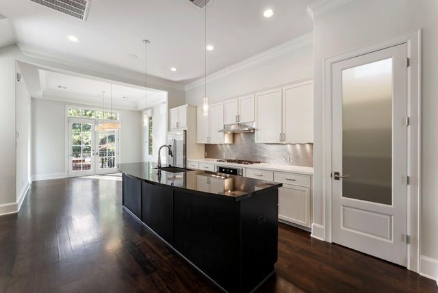 130 Gateway Park Place, The Woodlands, TX 77380