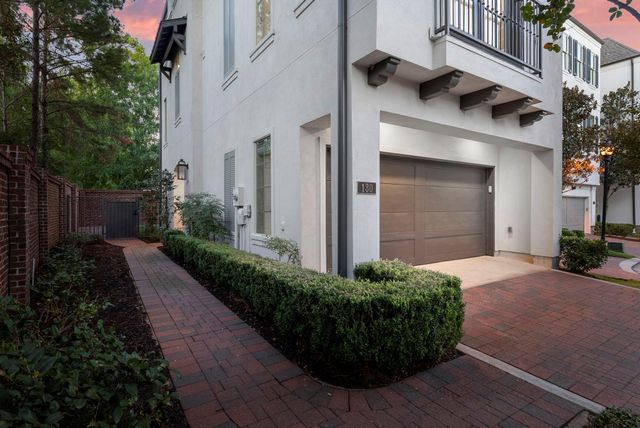 130 Gateway Park Place, The Woodlands, TX 77380