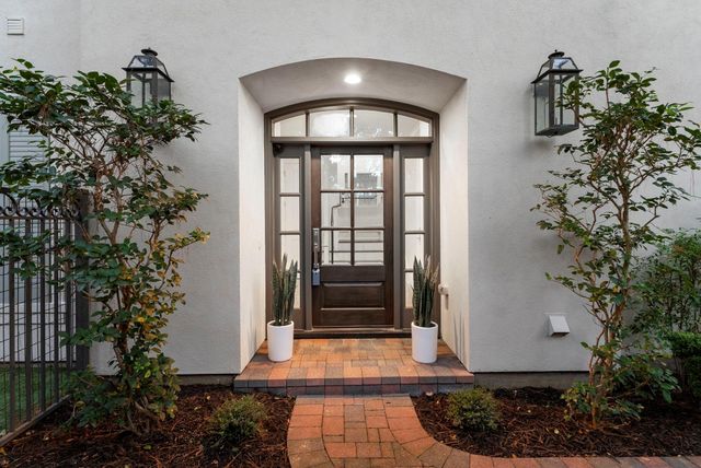 130 Gateway Park Place, The Woodlands, TX 77380