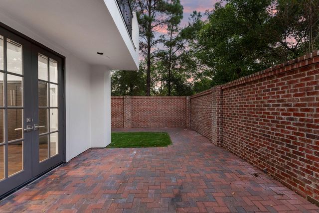 130 Gateway Park Place, The Woodlands, TX 77380