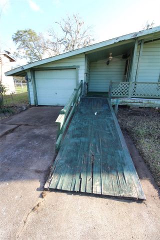 430 Winding Way Street, Lake Jackson, TX 77566