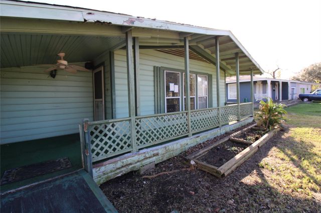 430 Winding Way Street, Lake Jackson, TX 77566