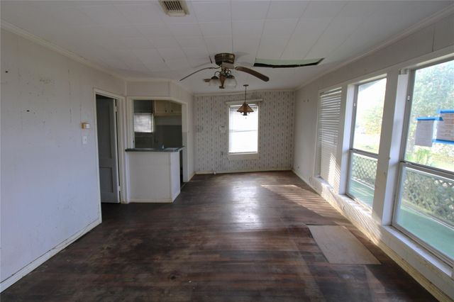 430 Winding Way Street, Lake Jackson, TX 77566