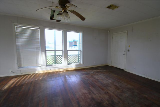 430 Winding Way Street, Lake Jackson, TX 77566