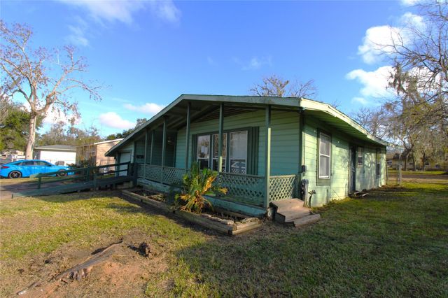 430 Winding Way Street, Lake Jackson, TX 77566