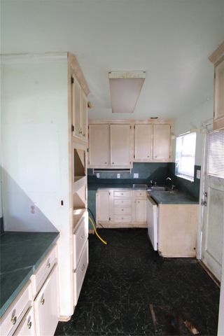 430 Winding Way Street, Lake Jackson, TX 77566