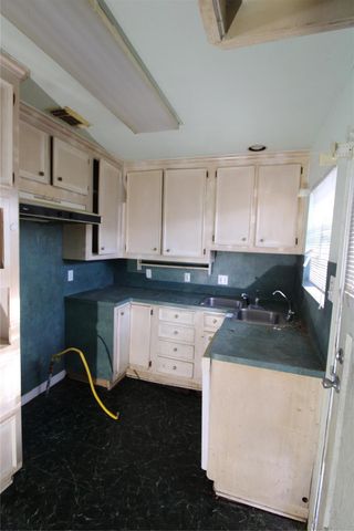 430 Winding Way Street, Lake Jackson, TX 77566