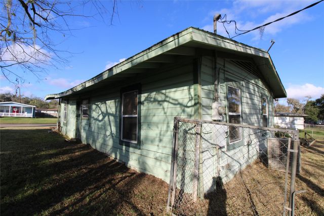 430 Winding Way Street, Lake Jackson, TX 77566